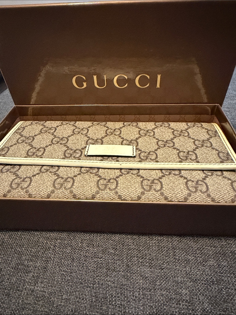 AUTHENTIC Gucci Beige and Brown Signature GG Continental Wallet